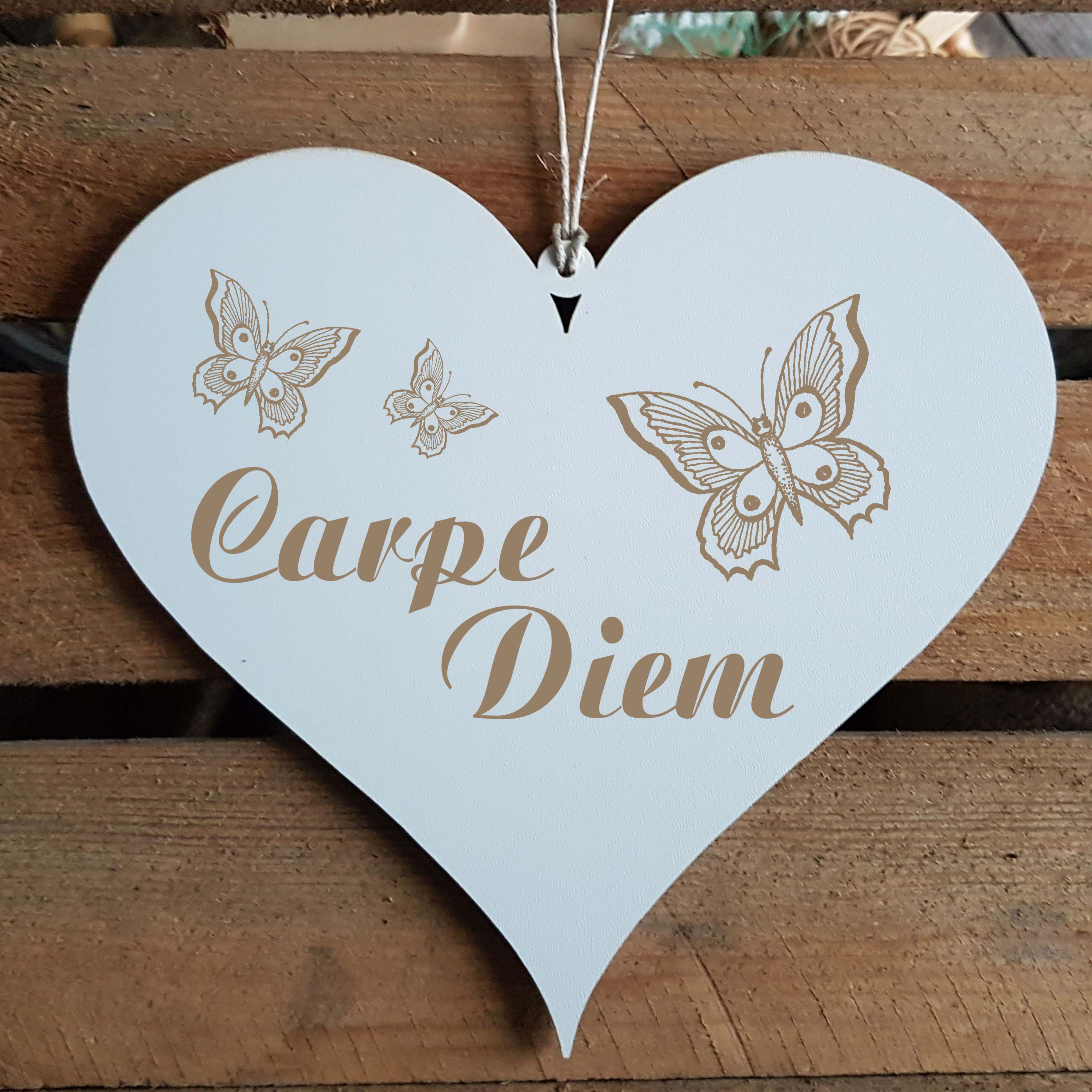 Shabby Herz Schild « CARPE DIEM » mit Motiv Schmetterlinge