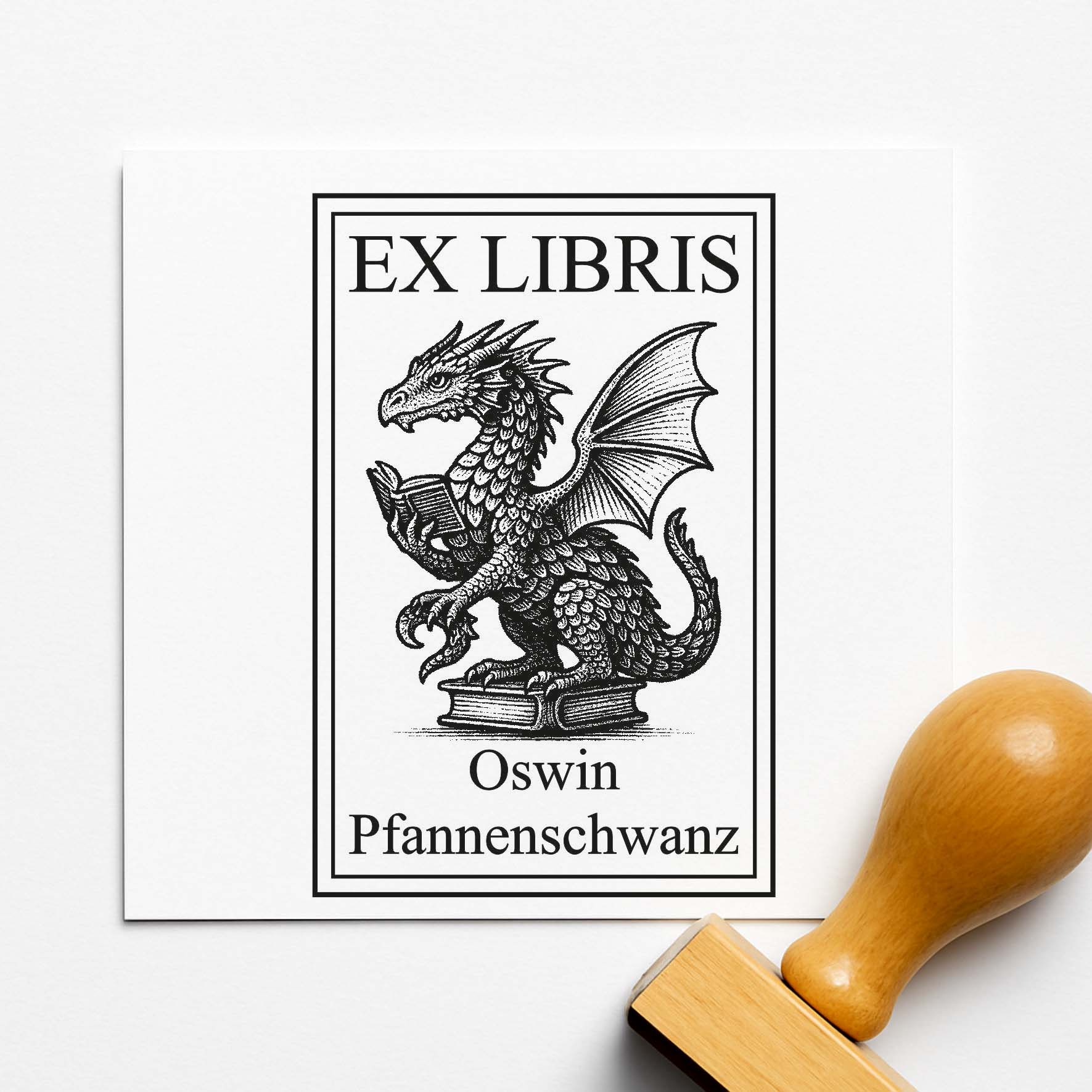 Ex Libris Stempel personalisiert mit Namen Motiv Drache - Bücherstempel individuell - 40 x 60 mm