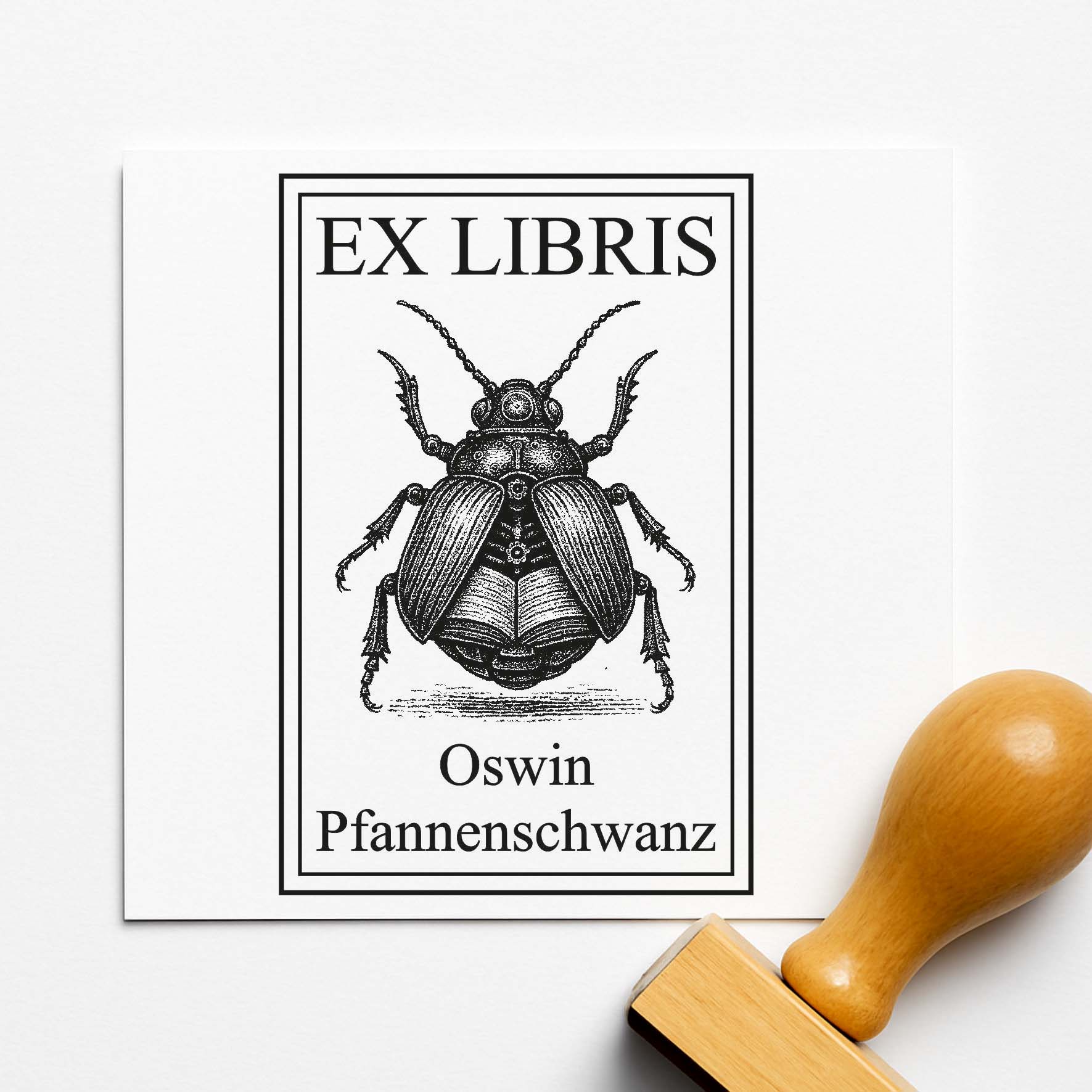 Ex Libris Stempel personalisiert mit Namen Motiv Buch Käfer - Bücherstempel individuell - 40 x 60 mm