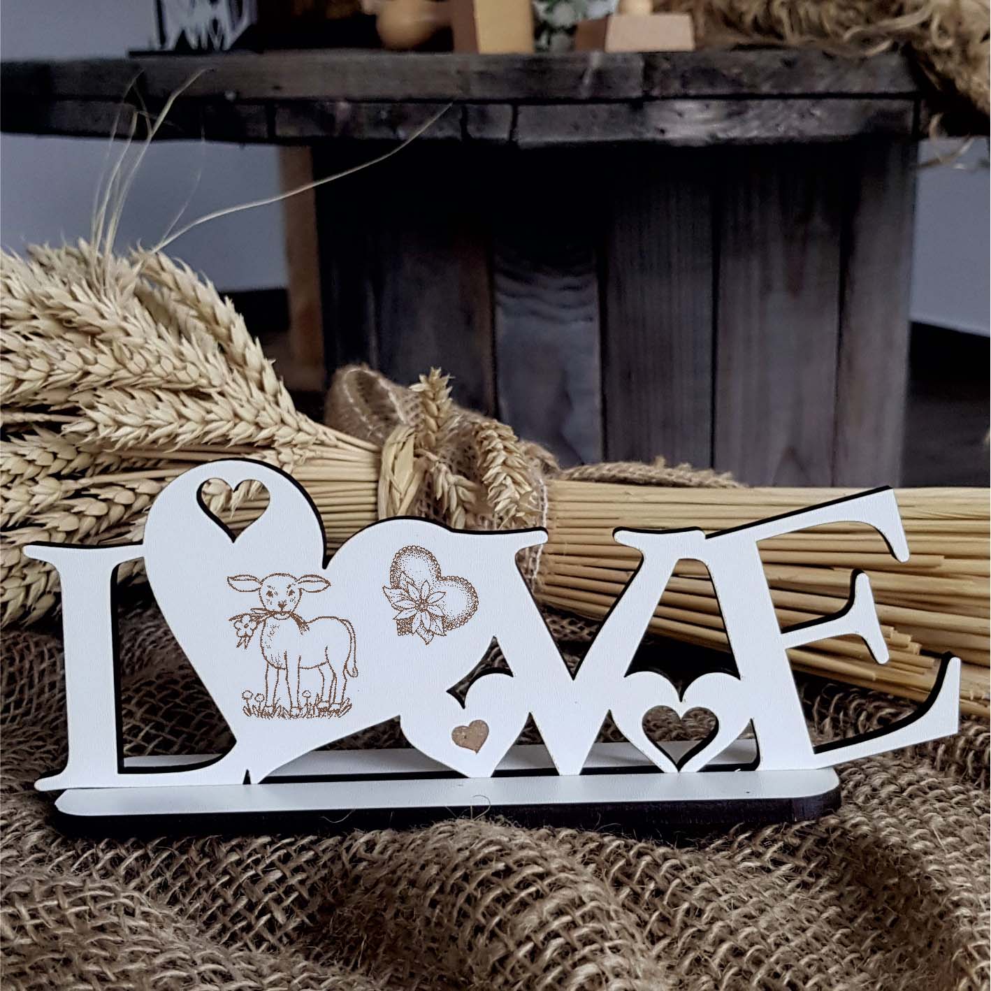 LOVE Deko Aufsteller « SCHAF MIT BLUME » mit Herzen