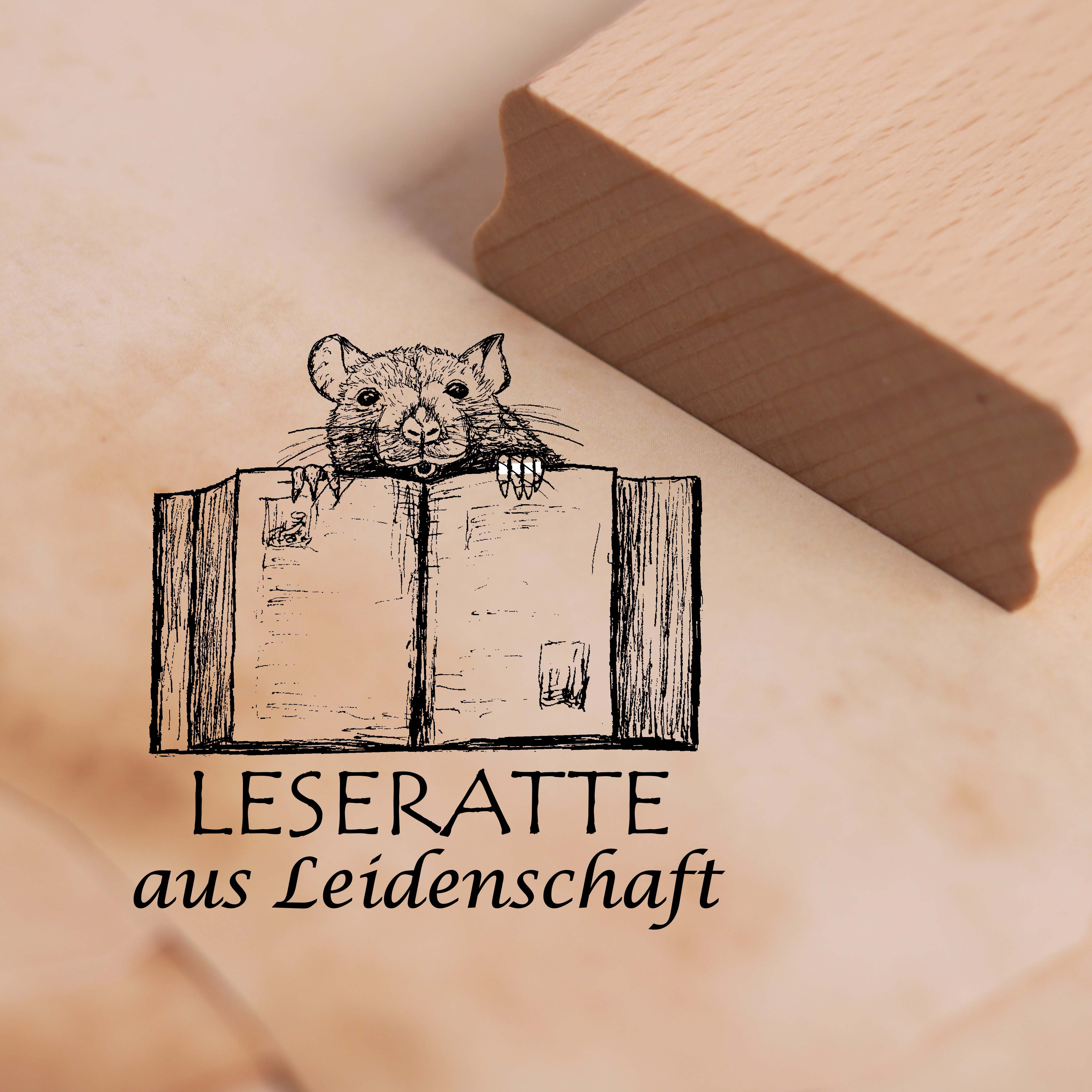 Motivstempel Leseratte aus Leidenschaft Stempel Ratte mit Buch 48 x 48 mm