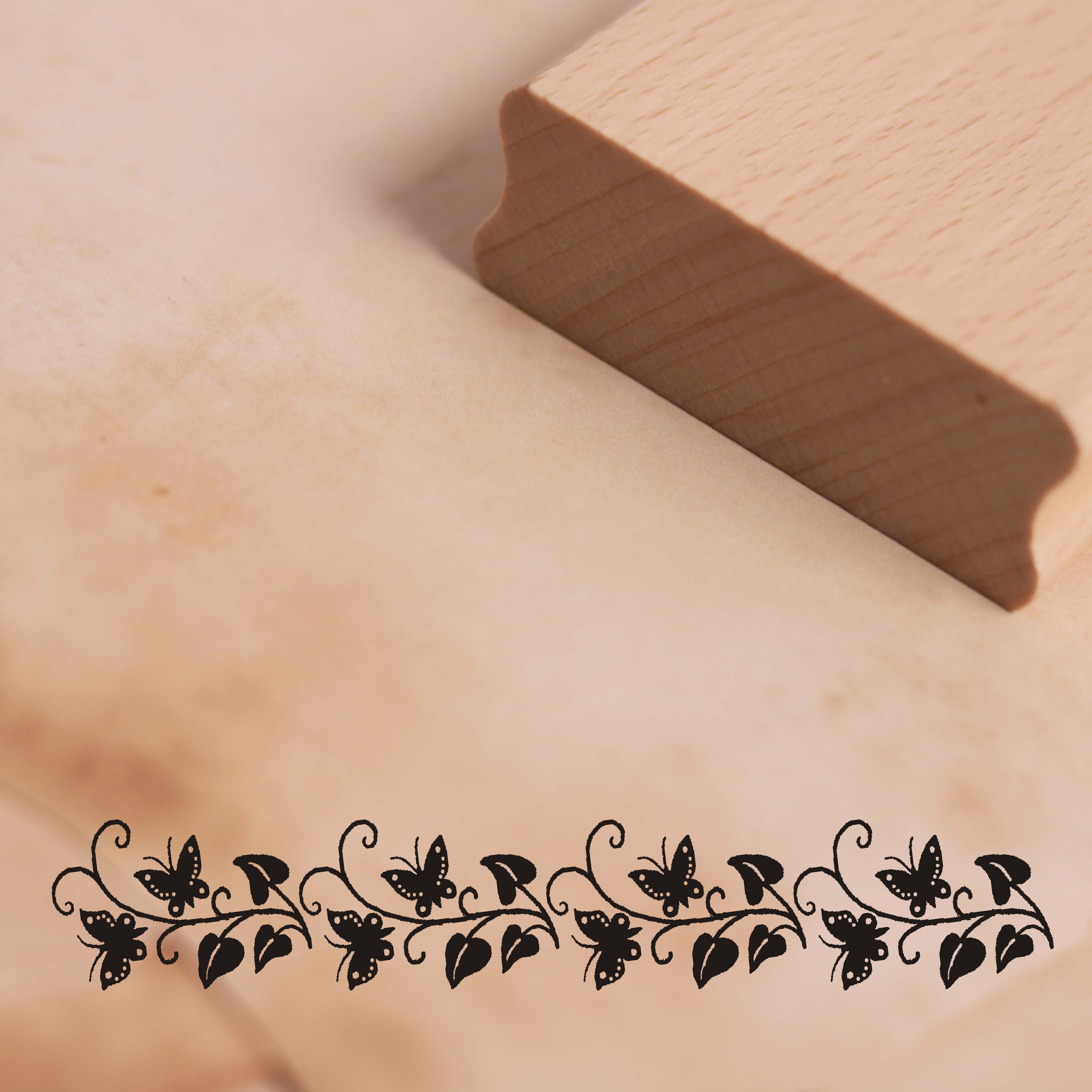 Motivstempel Blätter Ranke Schmetterling Bordüre Stempel 98mm x 17mm