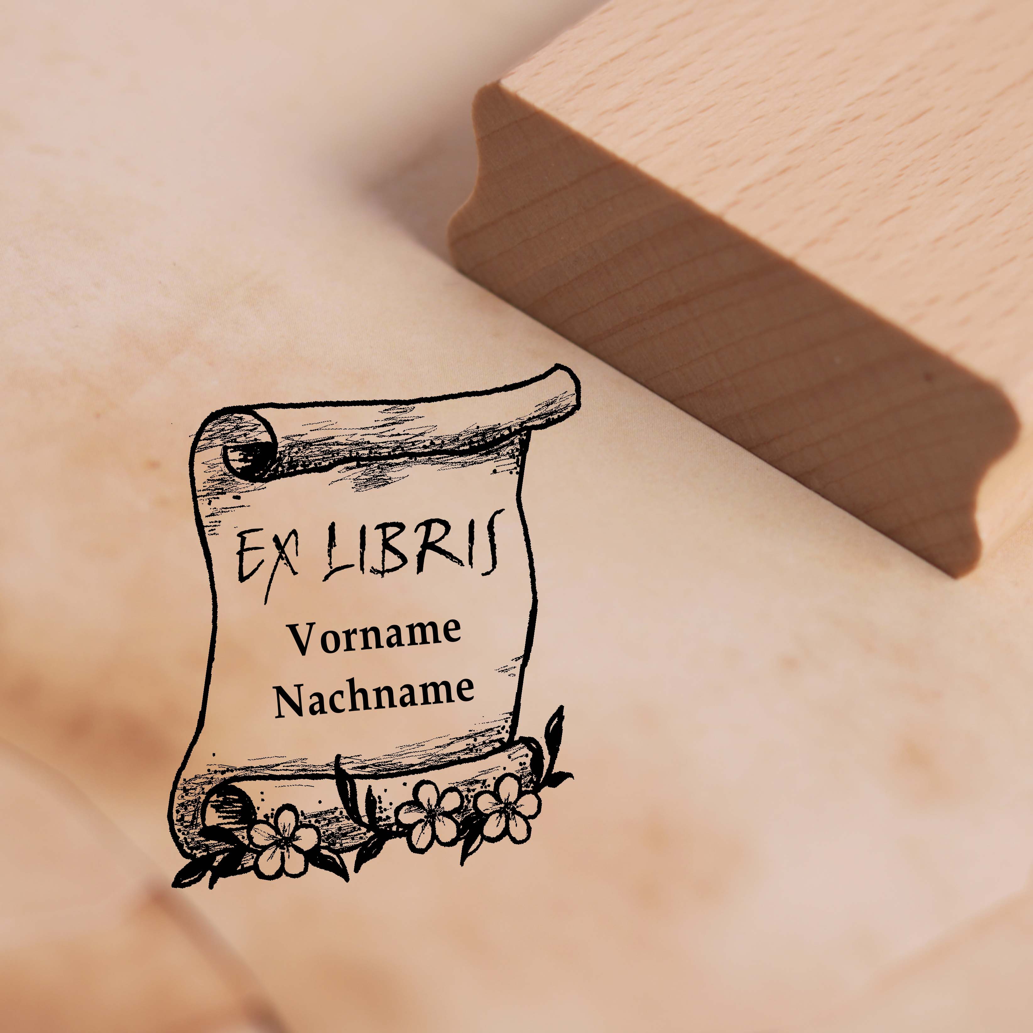 Ex Libris Stempel mit Name - Papierrolle und Blumen - Exlibris Motivstempel 38 x 48 mm