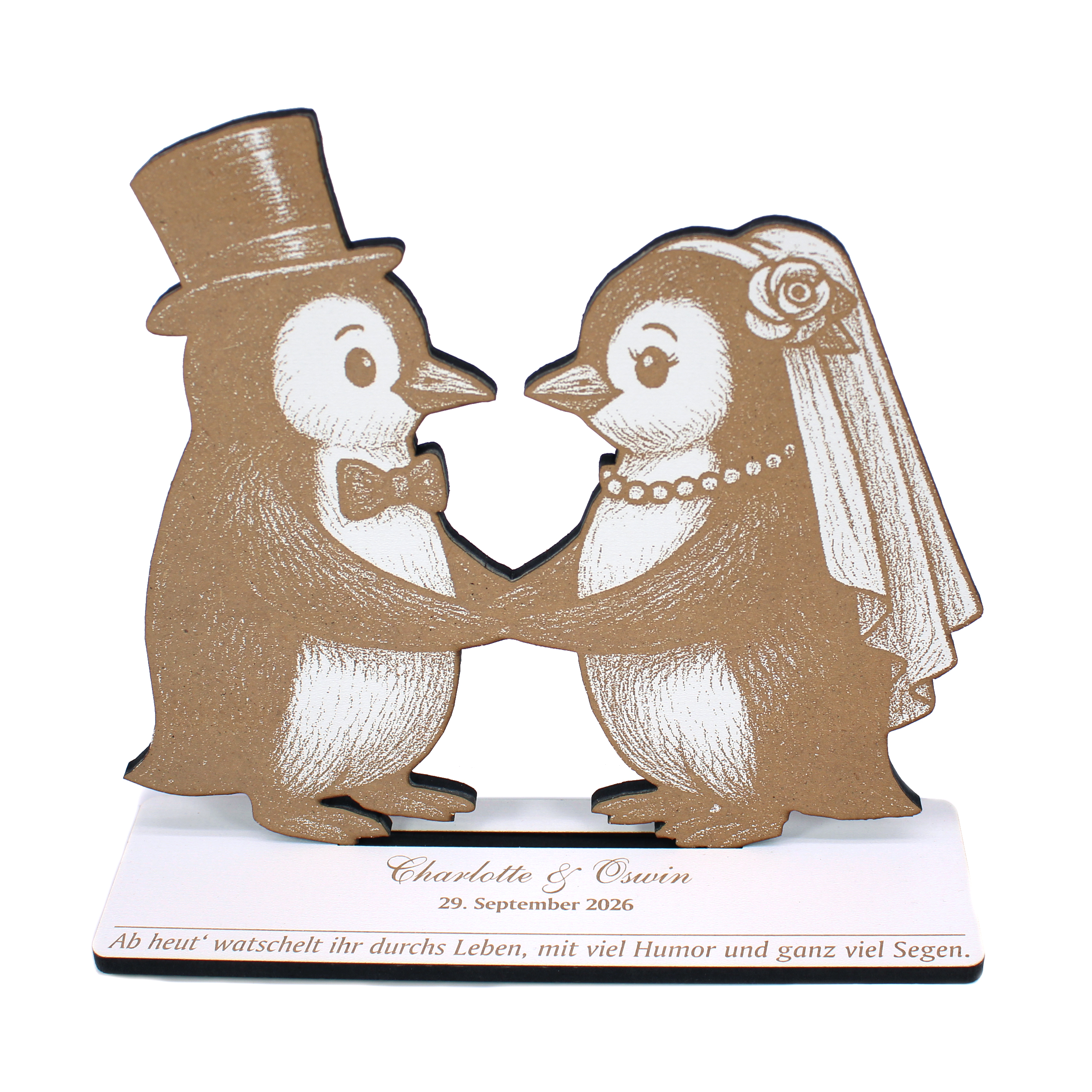 Geldgeschenk Aufsteller „Pinguin Hochzeit“ – HDF Dekoaufsteller mit Pinguin Brautpaar & Gravur – weiß mit brauner Gravur, 20×18,5 cm