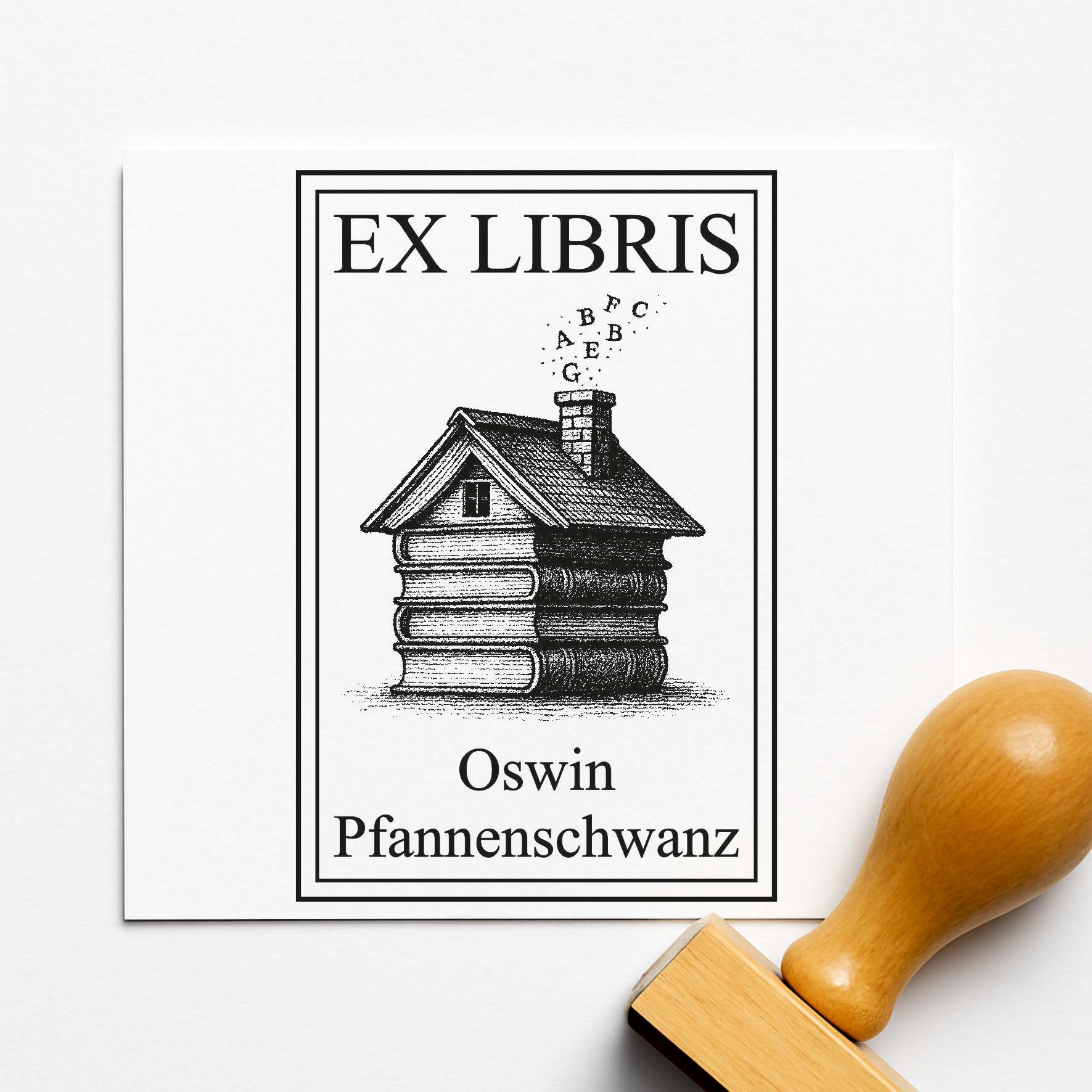 Ex Libris Stempel personalisiert mit Namen Motiv Holzhaus auf Büchern - Bücherstempel individuell - 40 x 60 mm