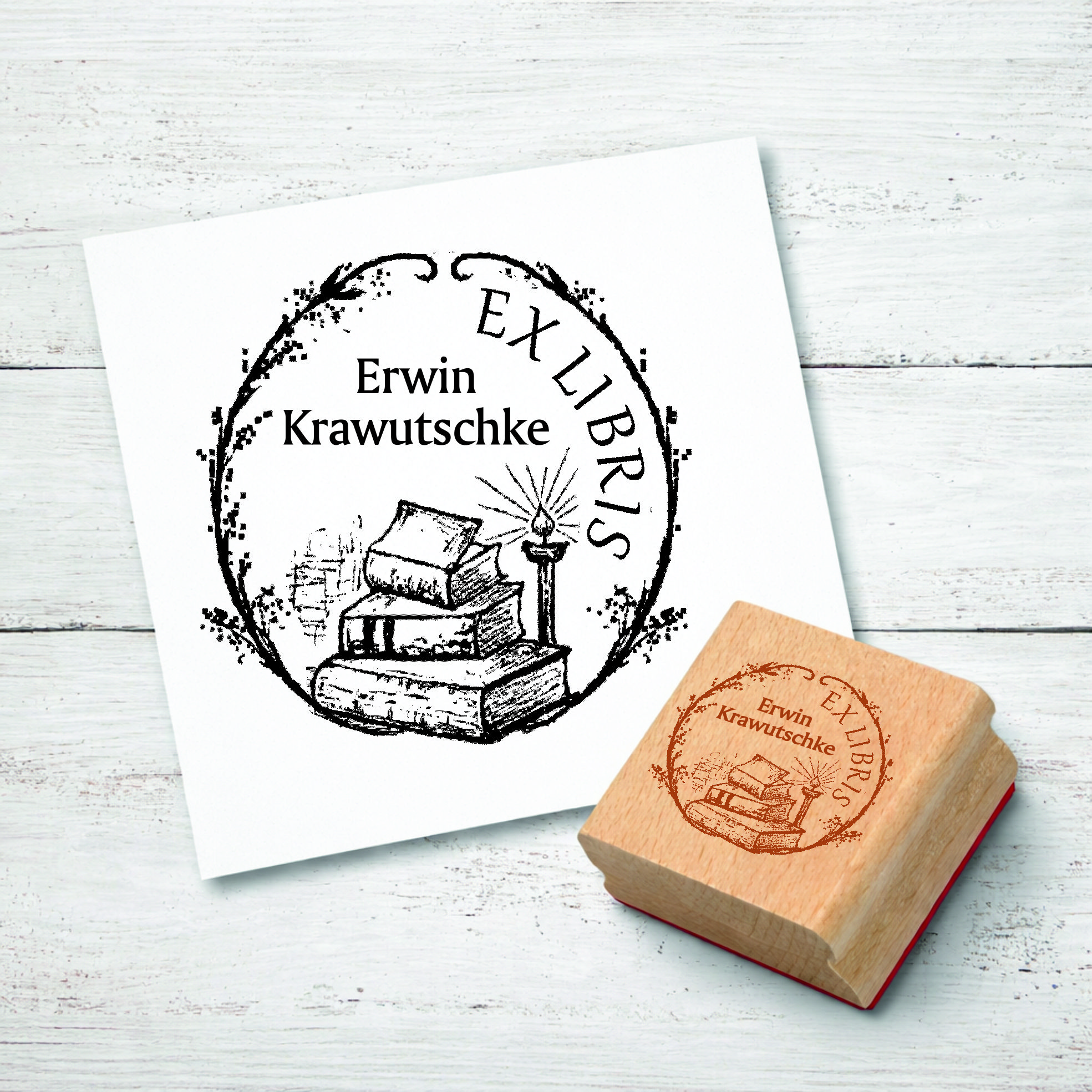 Ex Libris Stempel mit Name - Bücherstapel - Exlibris Motivstempel Ø 49 mm