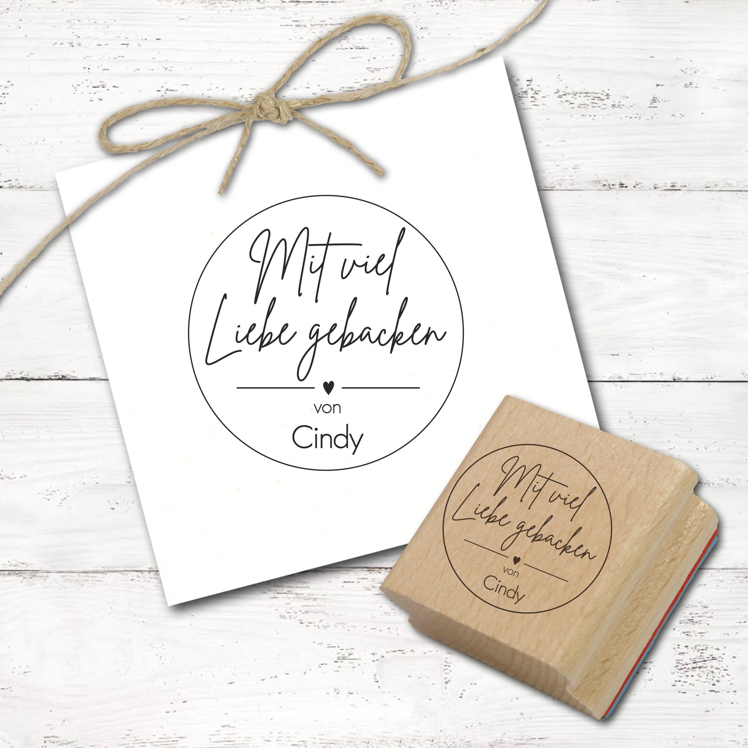 Motivstempel personalisiert Mit viel Liebe gebacken von - personalisierter Stempel mit Name Holzstempel Ø 48 mm 