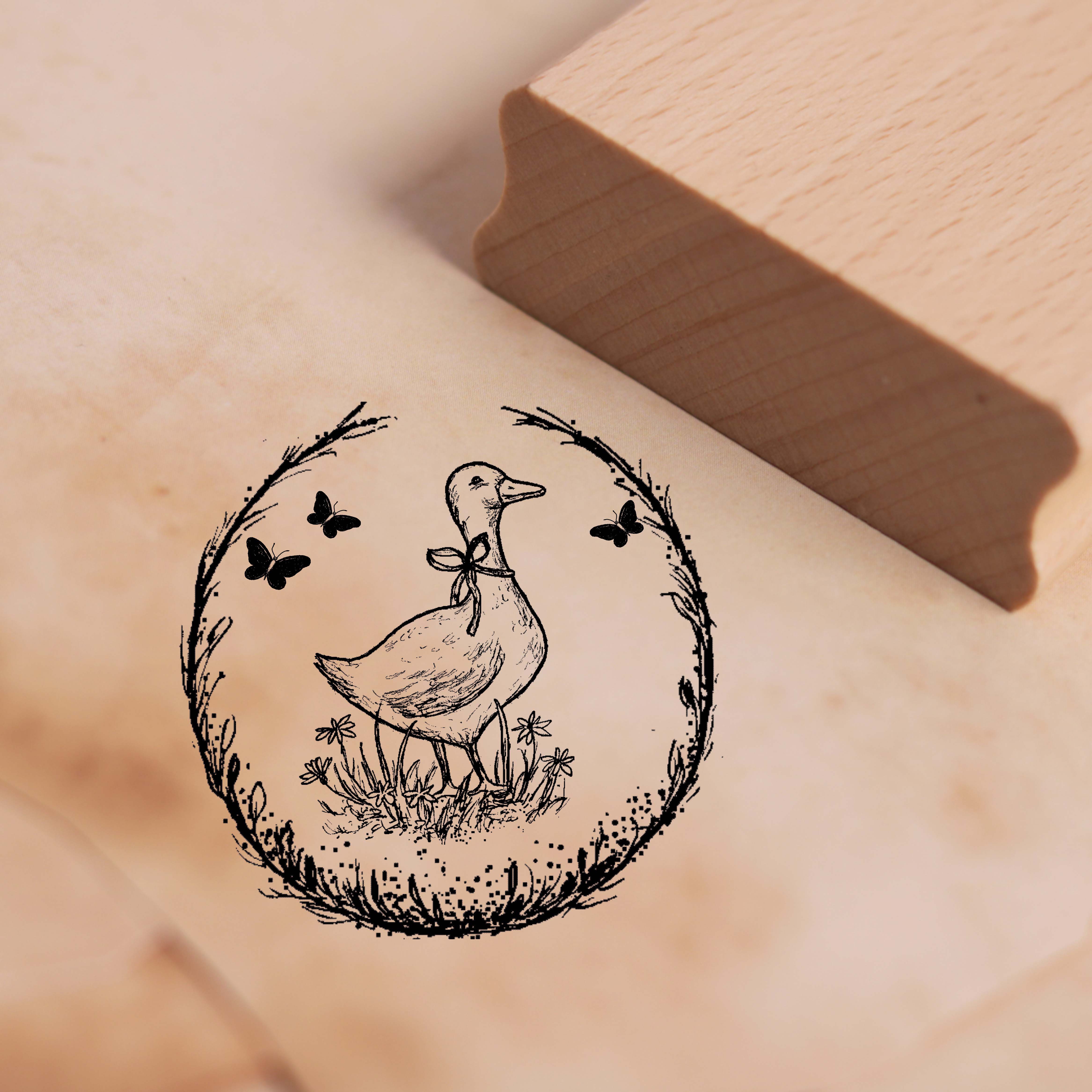 Motivstempel Gans auf der Wiese Stempel Kranz Schmetterlinge 48 x 48 mm