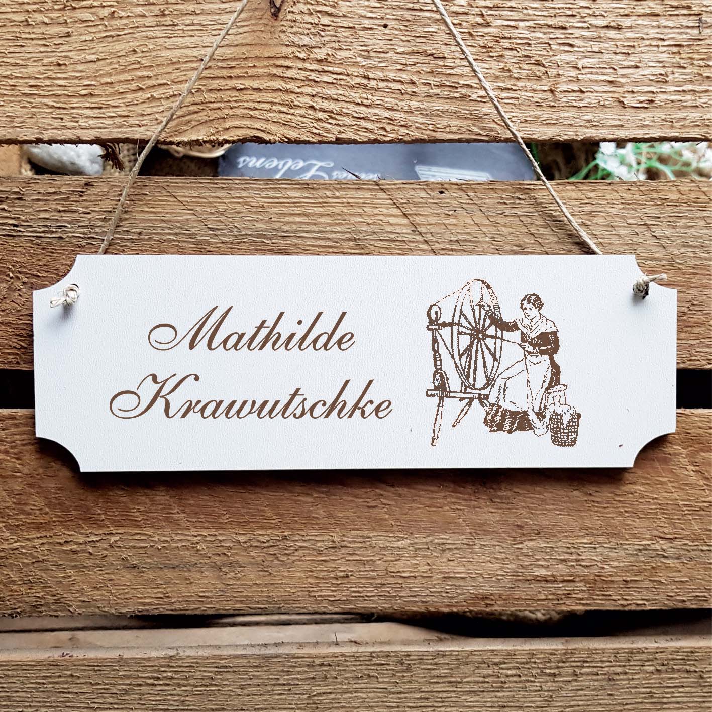 Schild « Spinnerin Schneiderin » Namensschild Türschild zum Anhängen - 20 x 6,7 cm