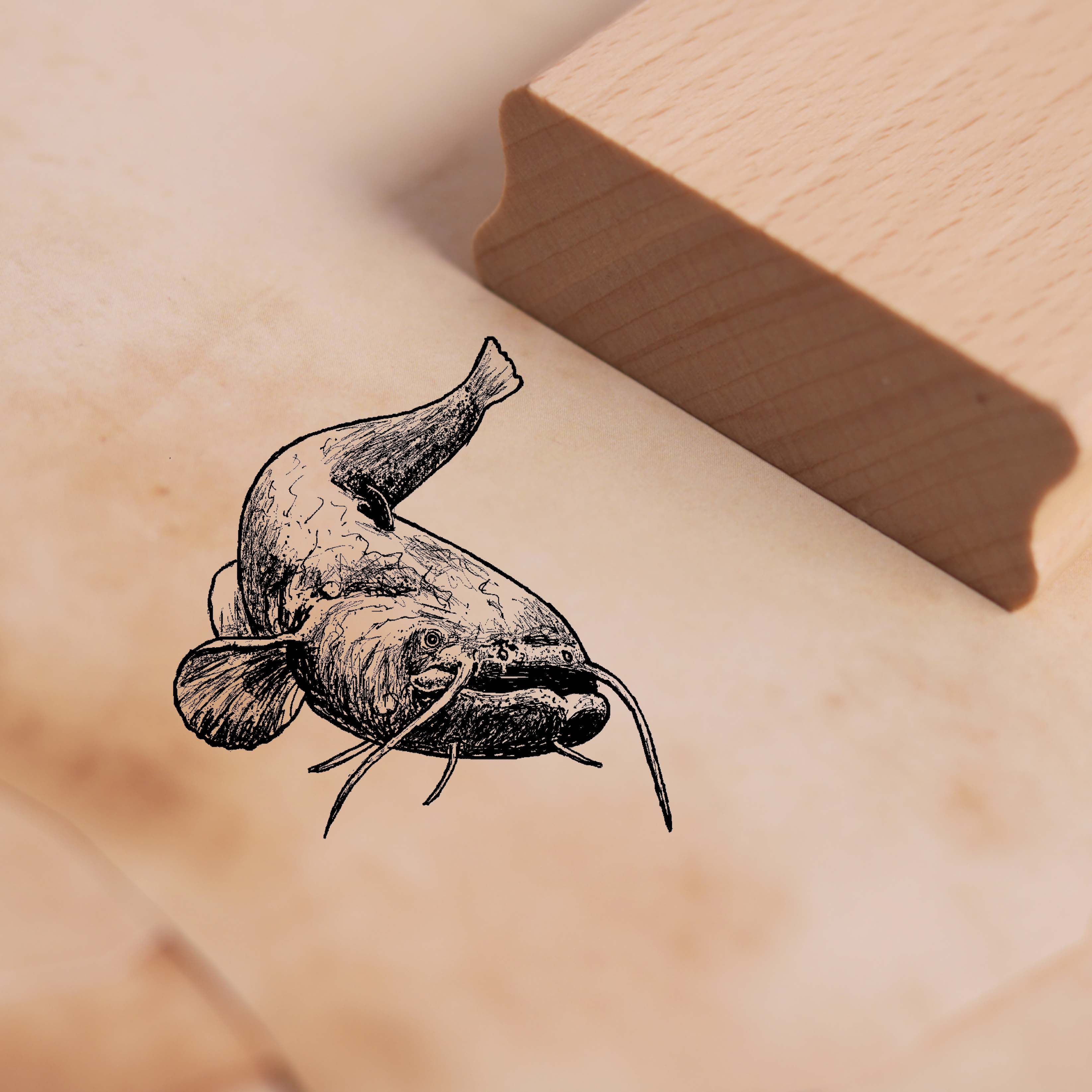 Motivstempel Europäischer Wels - Stempel Fisch Holzstempel 48 x 48 mm