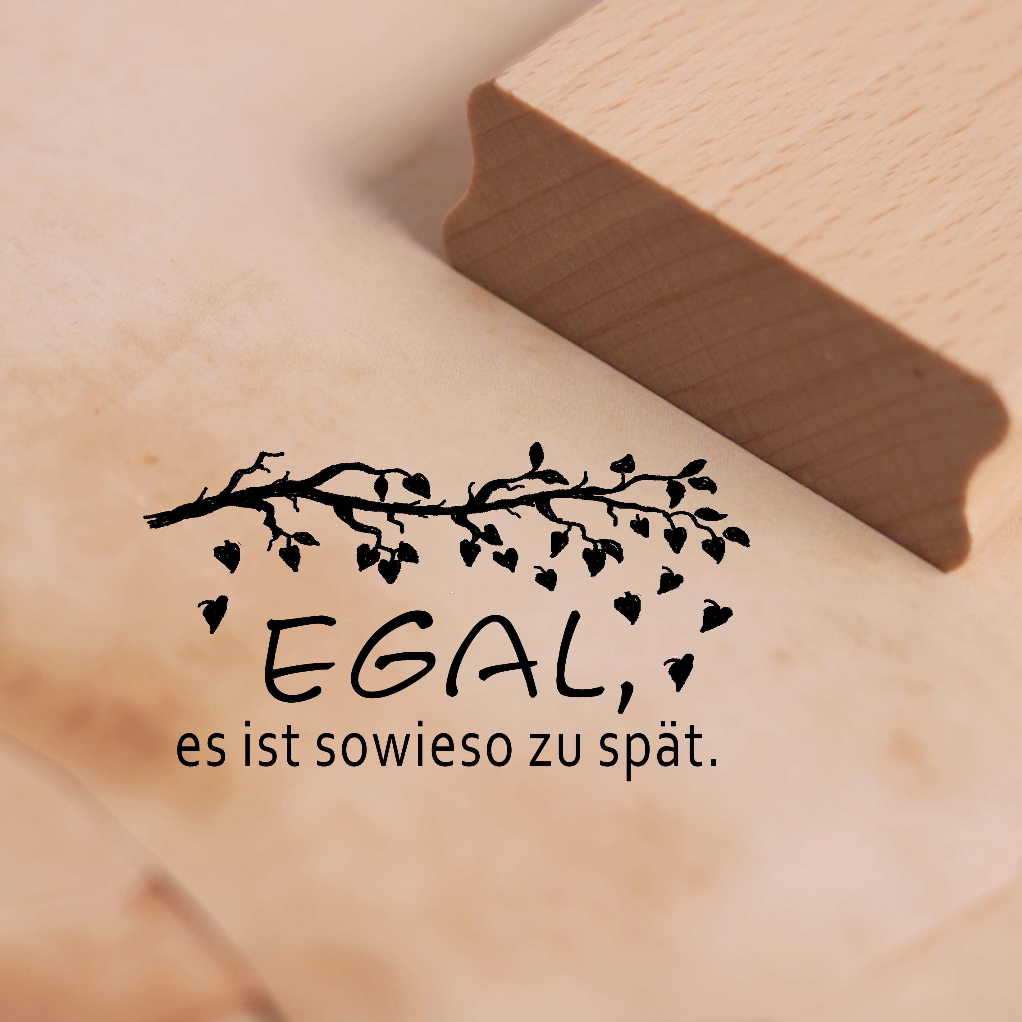Motivstempel Egal, es ist sowieso zu spät - Ast mit Blättern Stempel Holzstempel 68 x 38 mm