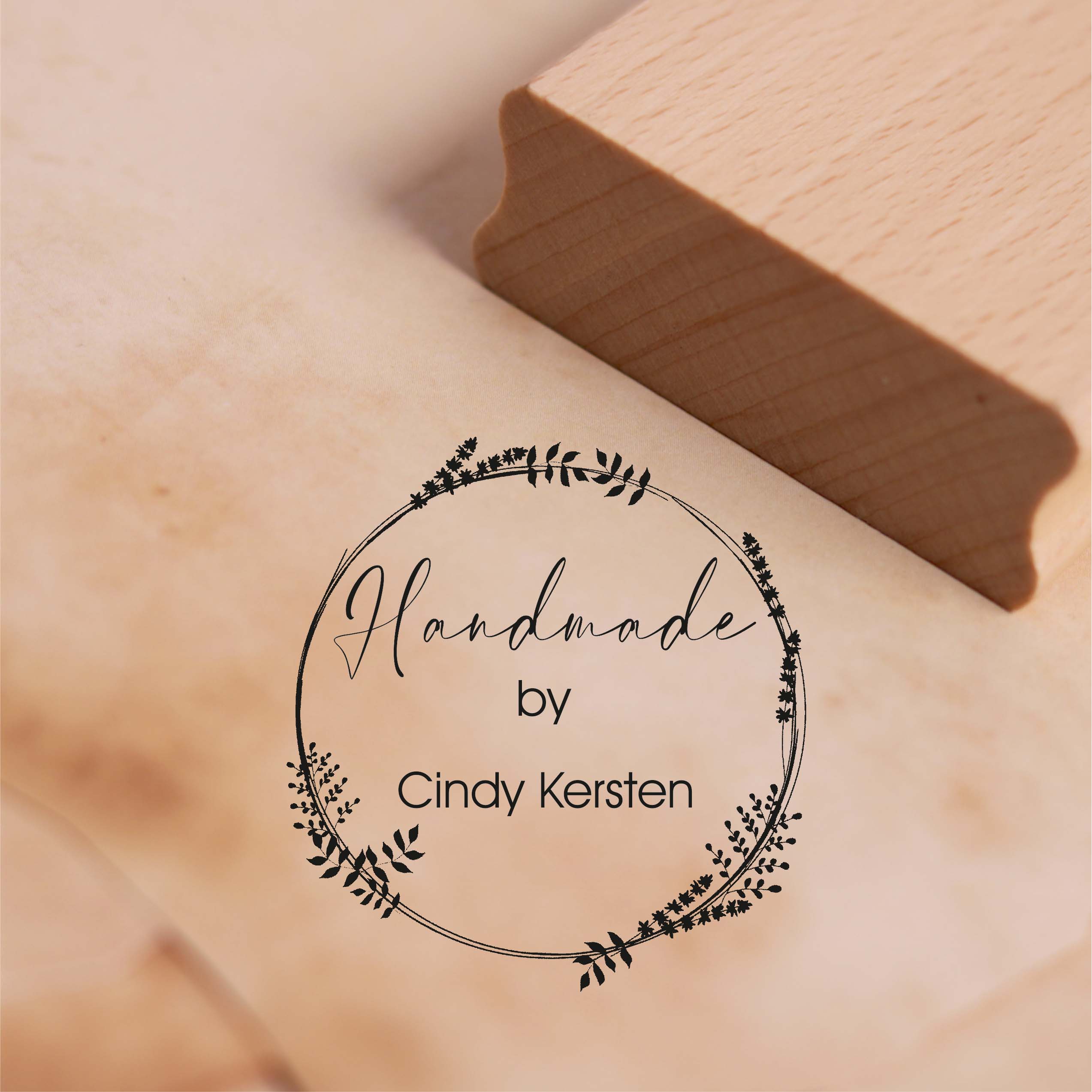Motivstempel Handmade by mit Vintage Kranz Motiv - inkl. Name personalisierter Stempel