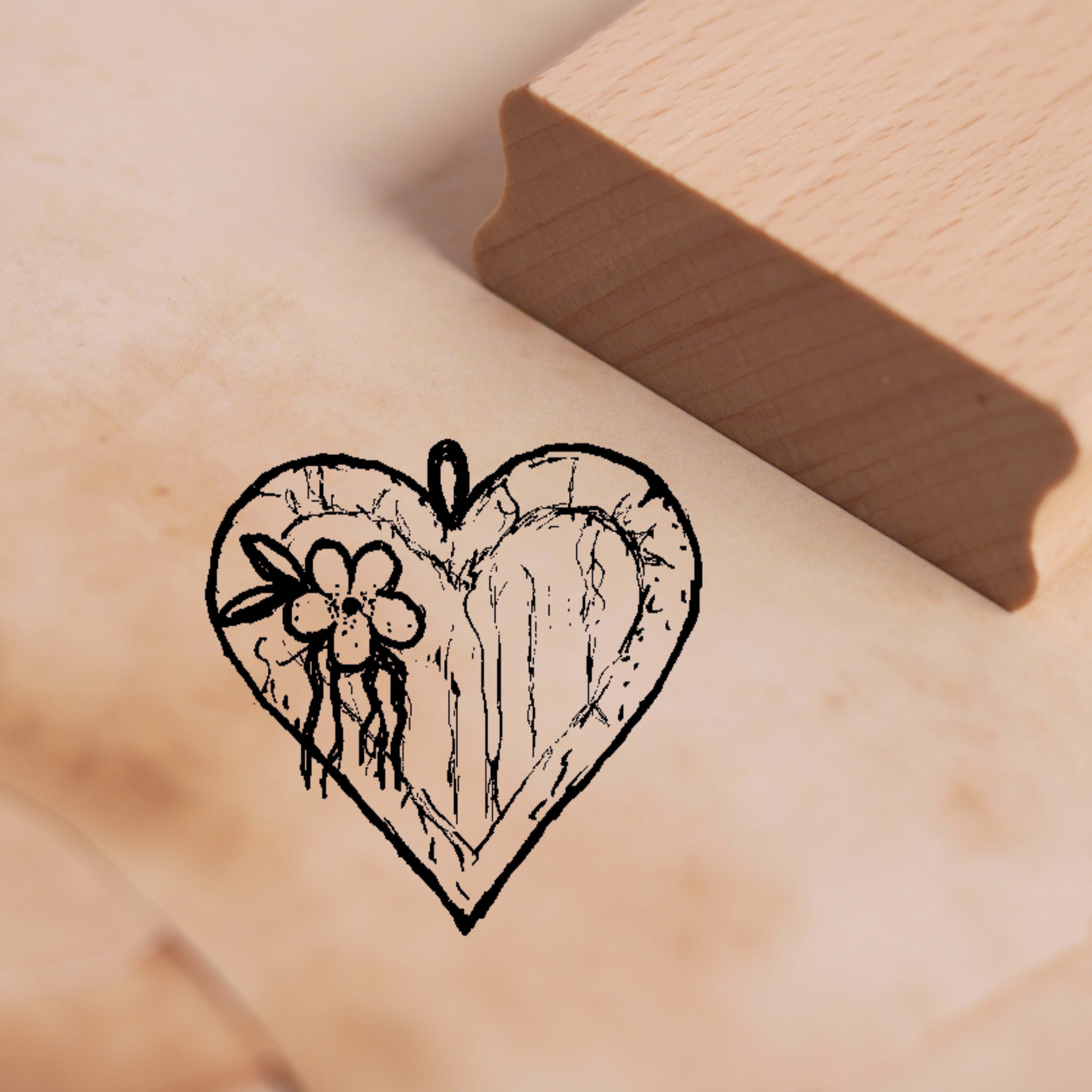 Motivstempel Herzanhänger Holzoptik - Stempel 38 x 38 mm