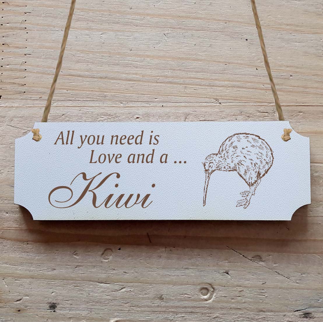 Dekoschild « All you need is Love and a Kiwi » Kiwi