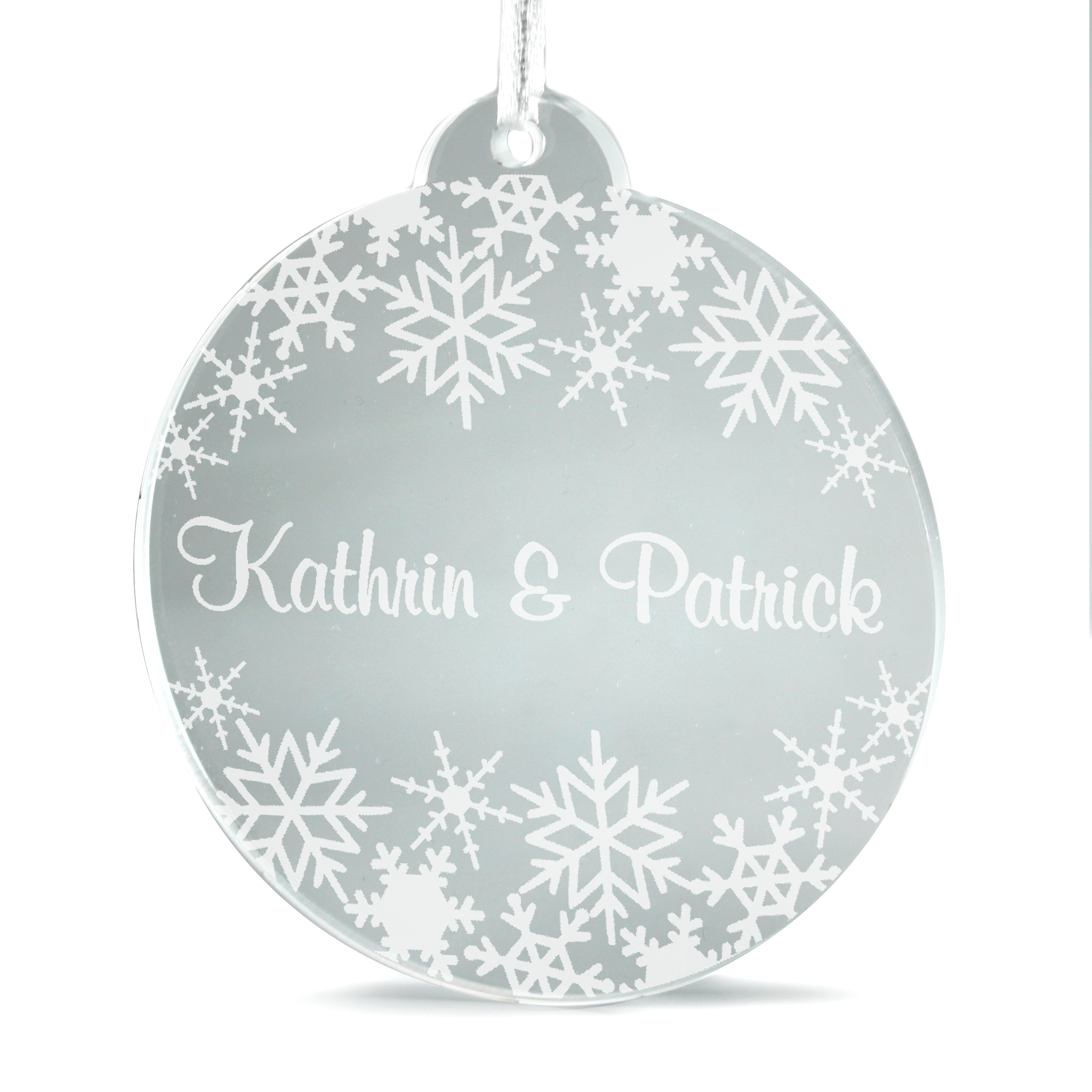 Christbaumanhänger Schneekugel Personalisiert aus Acryl – transparente Weihnachtsanhänger mit weißer Gravur