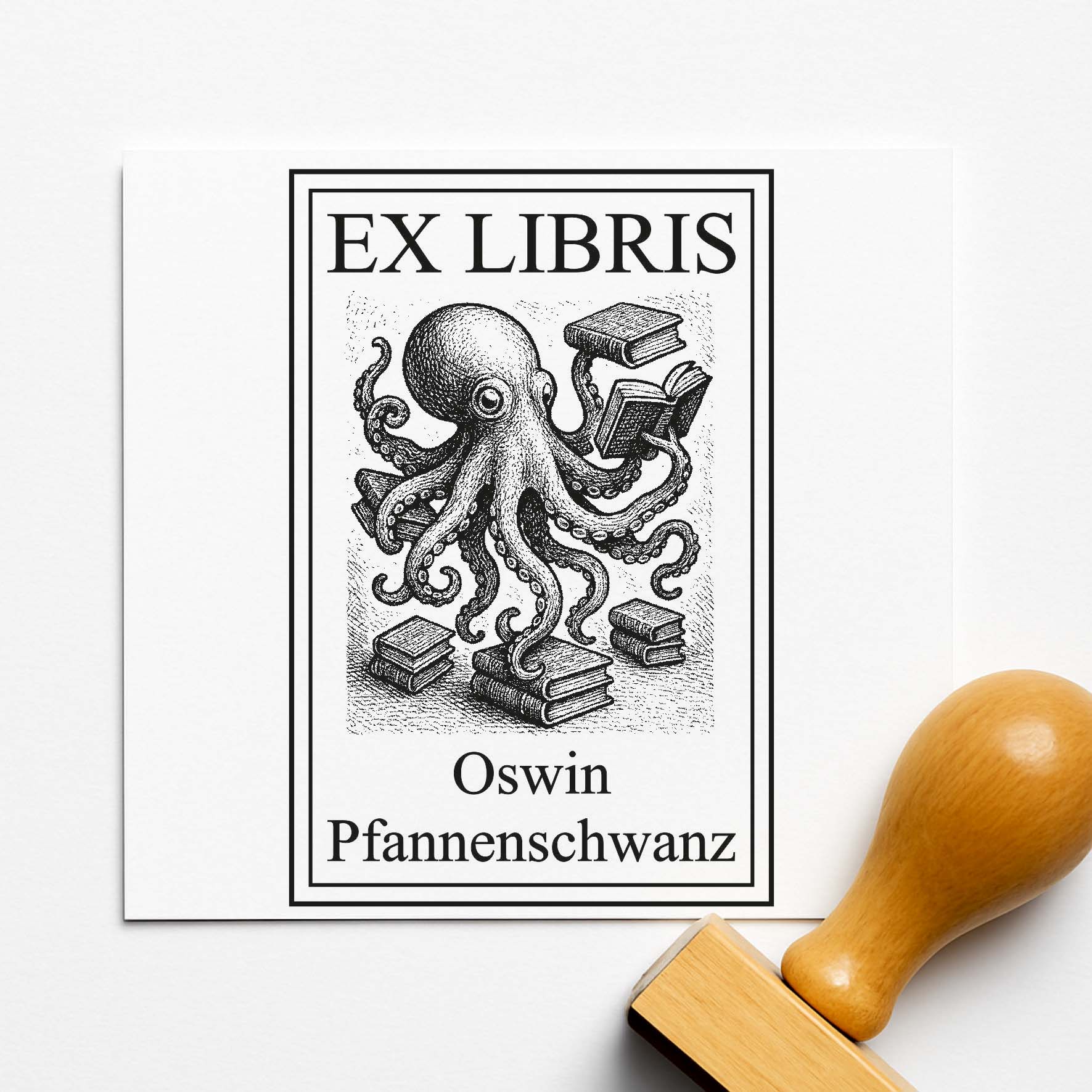 Ex Libris Stempel personalisiert mit Namen Motiv Oktopus mit Büchern - Bücherstempel individuell - 40 x 60 mm