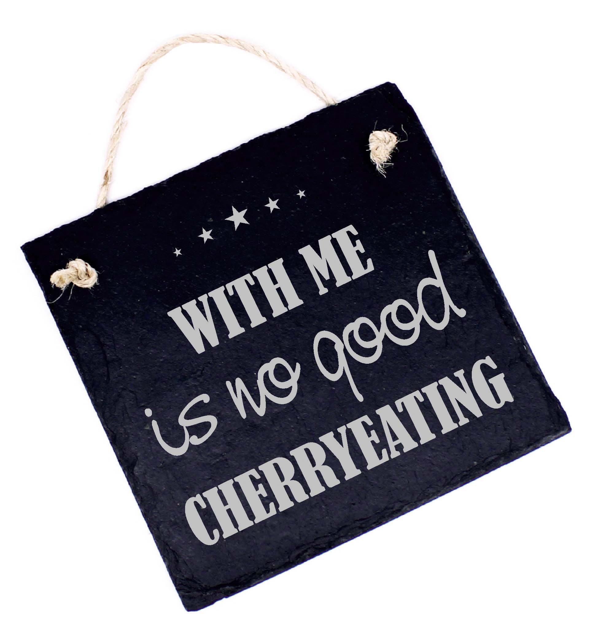 Denglisch Spruch Schild graviert WITH ME IS NO GOOD CHERRYEATING Türschild Schiefer 11x11cm