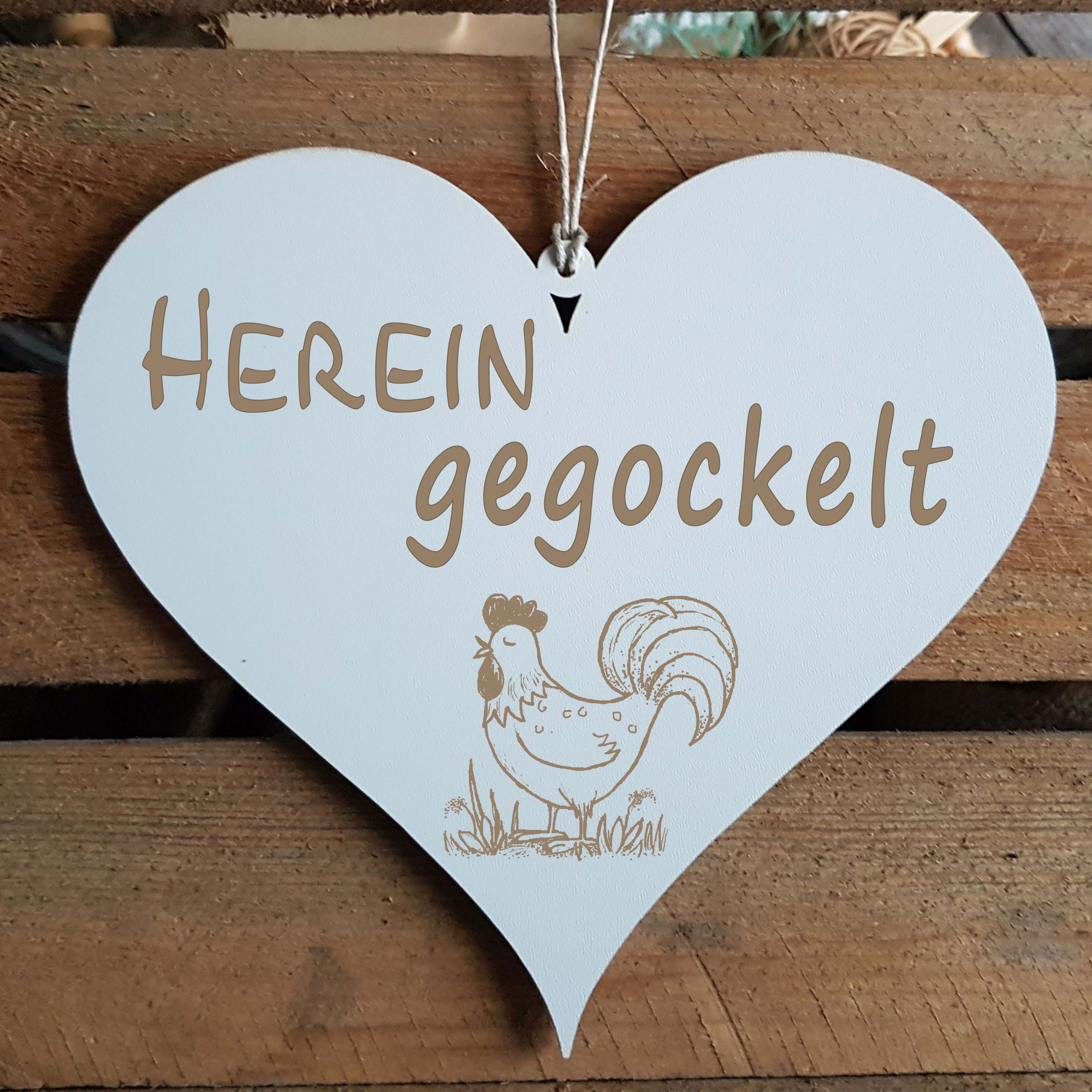 Shabby Herz Schild « HEREINGEGOCKELT » mit Motiv Hahn