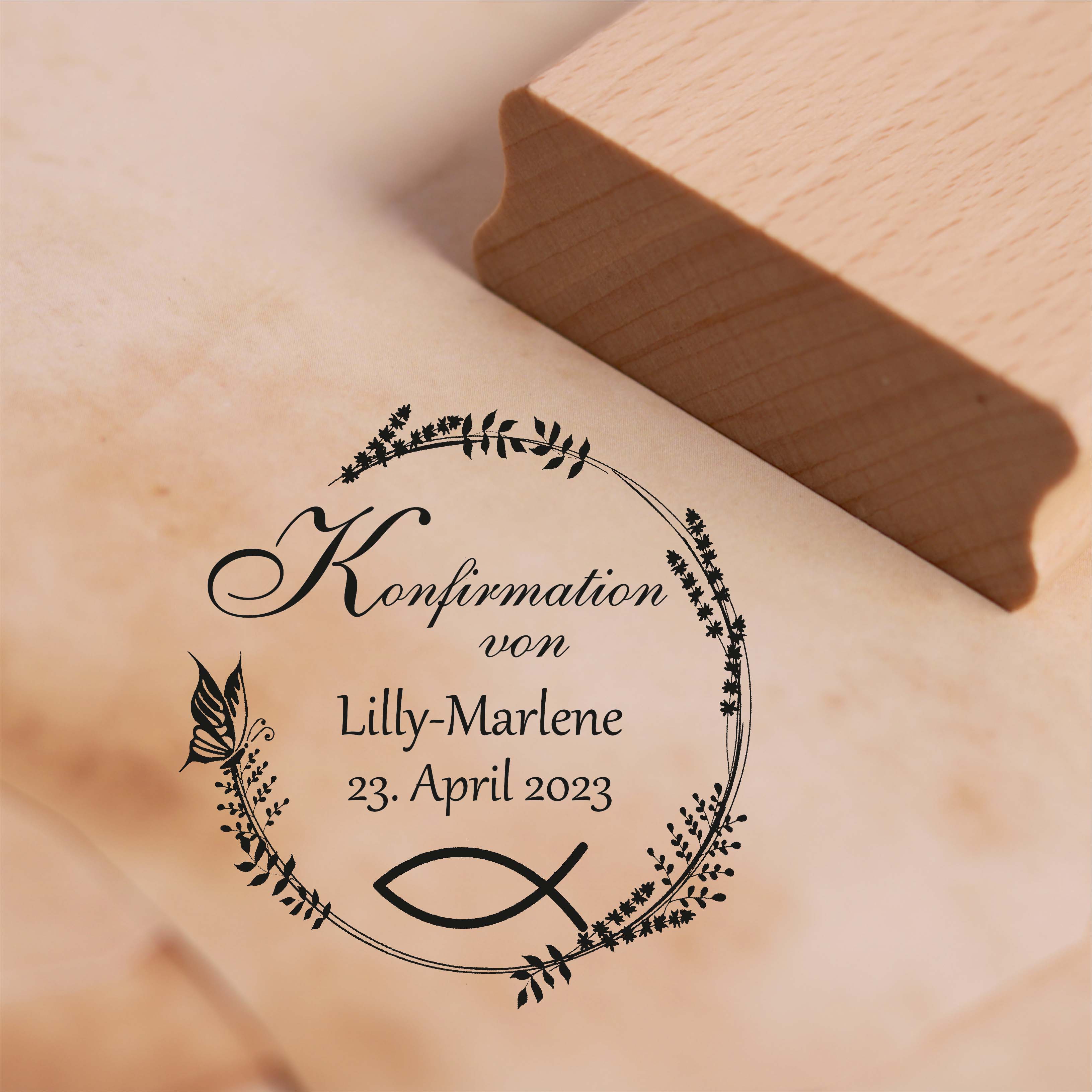 Stempel Konfirmation von - mit Name und Datum - Motiv Christenfisch Schmetterling Vintage Kranz 38x3