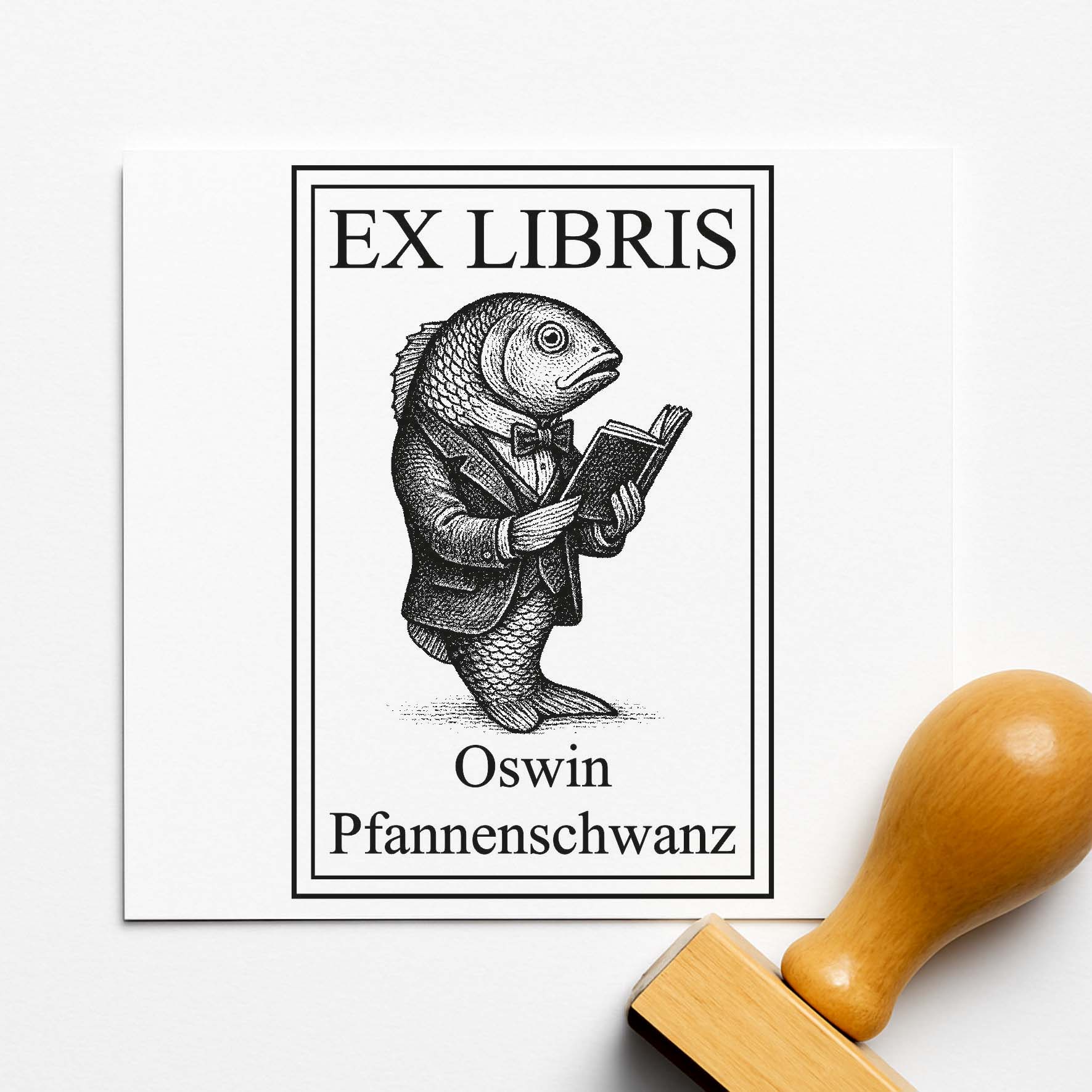 Ex Libris Stempel personalisiert mit Namen Motiv Fisch mit Buch - Bücherstempel individuell - 40 x 60 mm