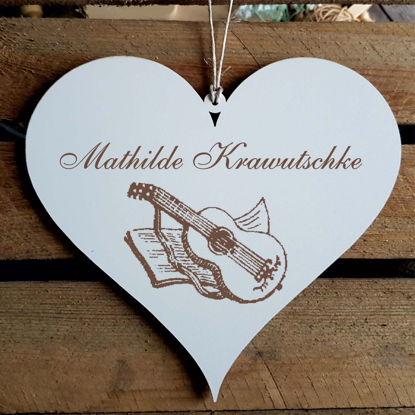 Herz Schild « Gitarre mit Notenbuch » mit Namen - Türschild zum Anhängen