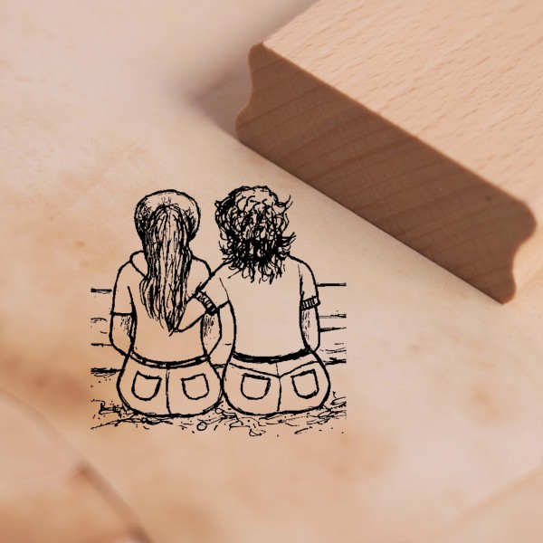 Motivstempel Zwei Freundinnen sitzen am Strand Stempel 38 x 38 mm