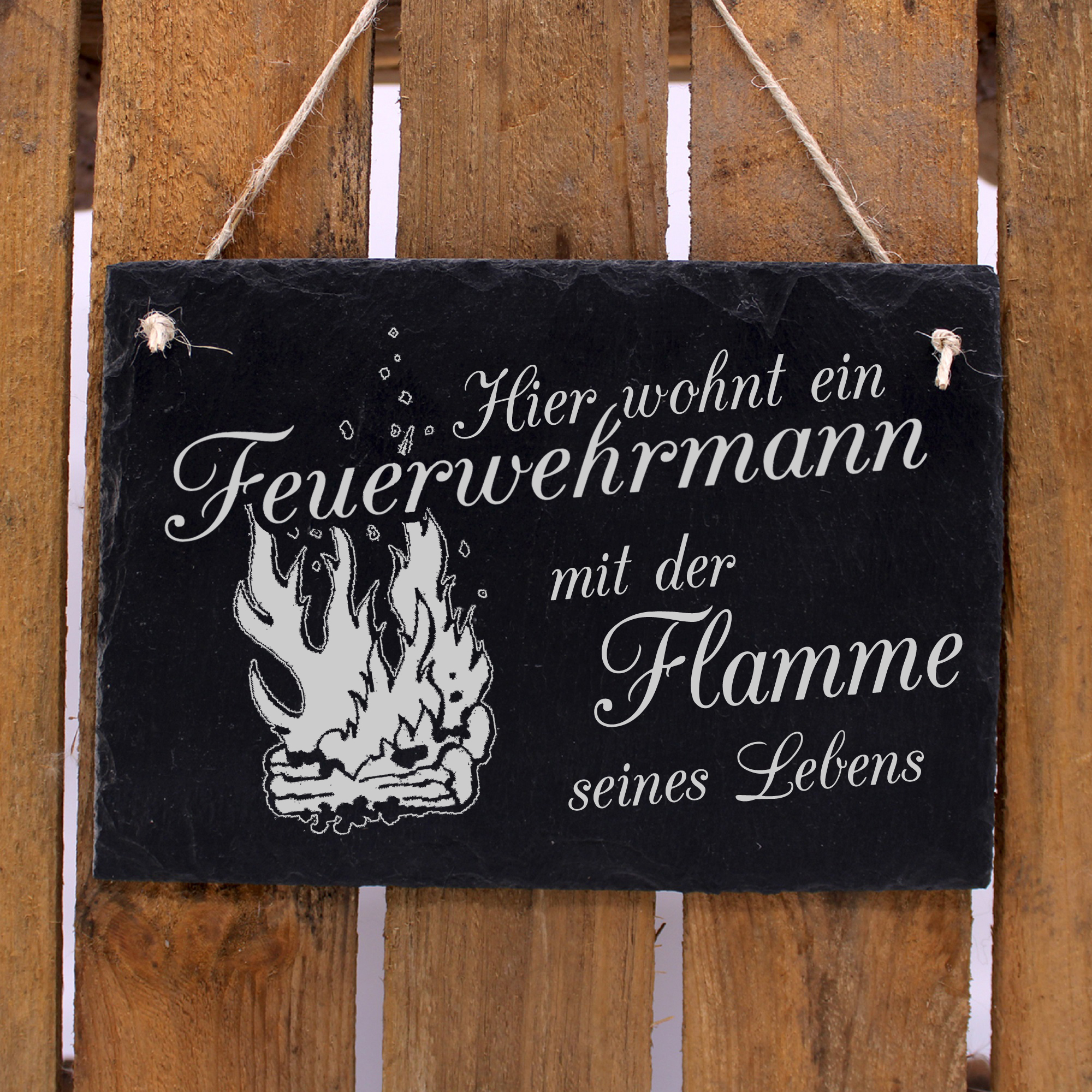 » 22 x 16 cm Schild Schiefertafel « Hier wohnt ein Feuerwehrmann ..